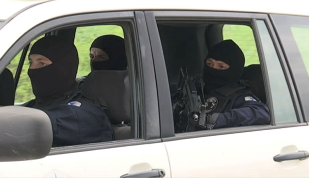 Дугим цевима на Србе и дијалог!